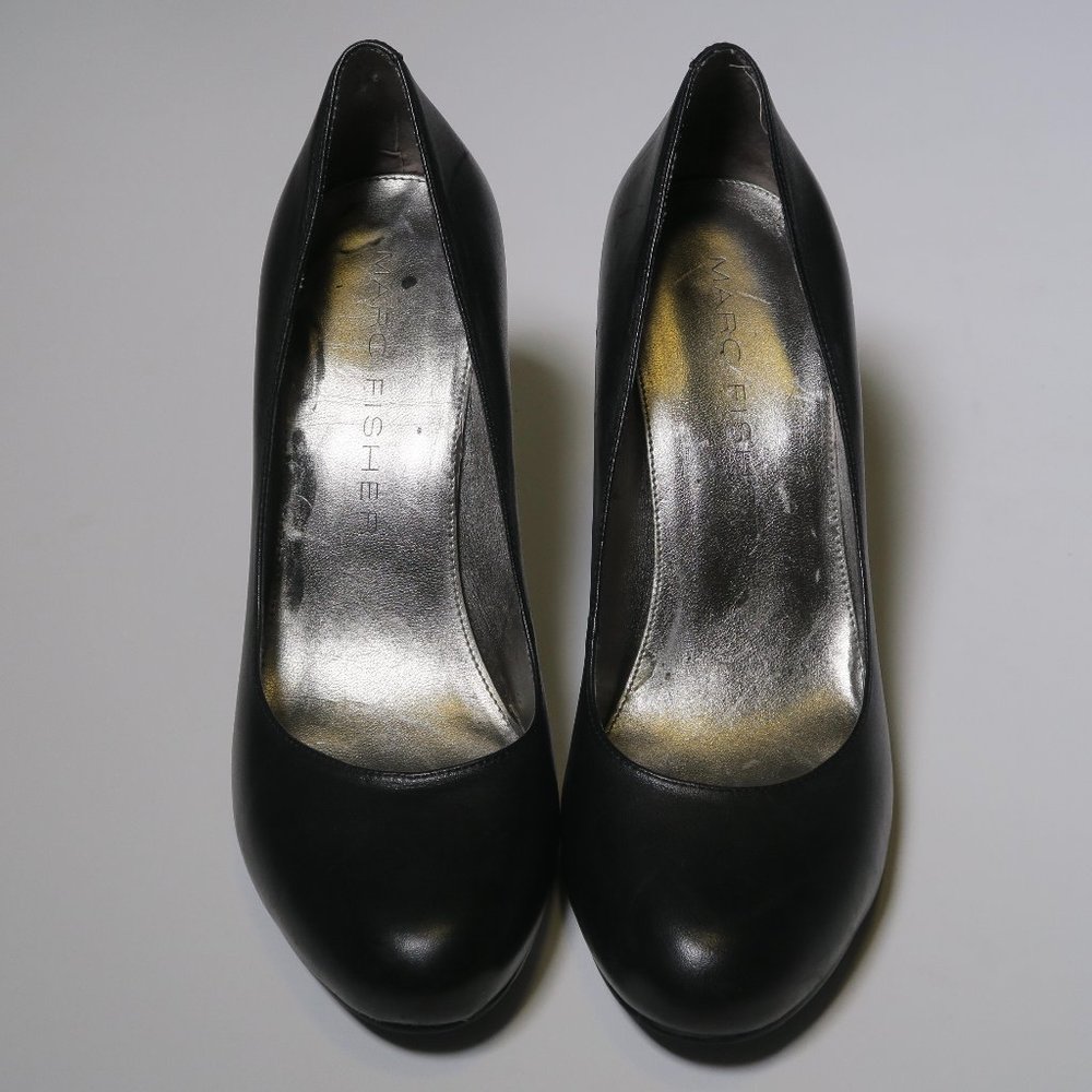 Marc Fisher black leather pumps